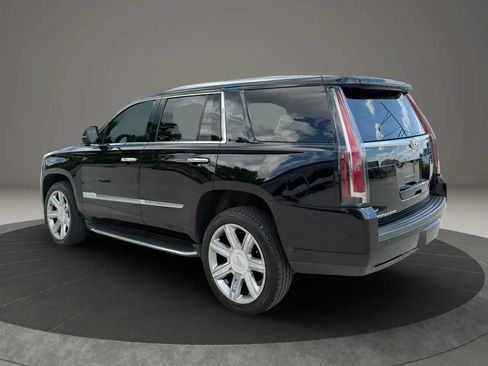 Used 2017 Cadillac Escalade Luxury AWD/4WD image 4