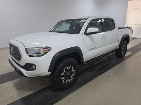 Used 2019 Toyota Tacoma TRD Off-Road AWD/4WD image 7