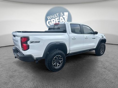 Used 2024 Chevrolet Colorado ZR2 w/ Technology Package AWD/4WD image 3