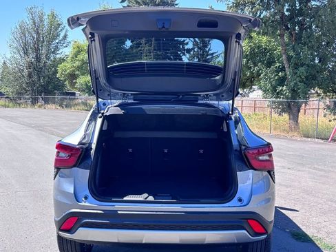 New 2025 Chevrolet Trax LT image 9