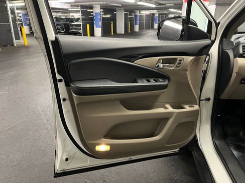 Used 2017 Honda Pilot Touring image 19
