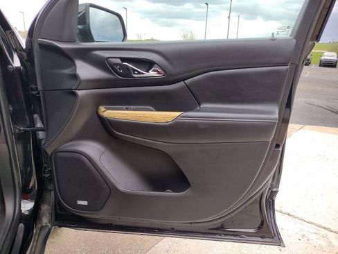 Used 2017 GMC Acadia Denali w/ Technology Package AWD/4WD image 23