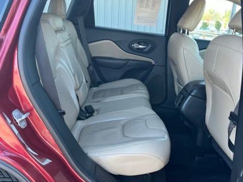 Used 2016 Jeep Cherokee Limited w/ Luxury Group AWD/4WD image 38