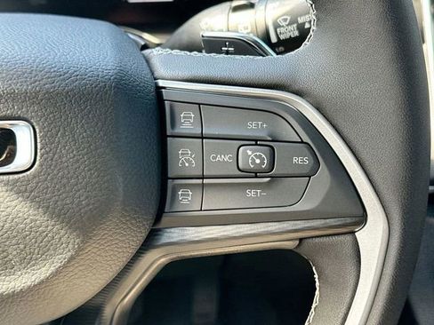 New 2025 Jeep Grand Cherokee Altitude AWD/4WD image 28