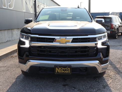 Used 2024 Chevrolet Silverado 1500 LT AWD/4WD image 2