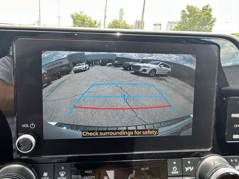 Used 2023 Toyota Highlander XLE FWD image 17