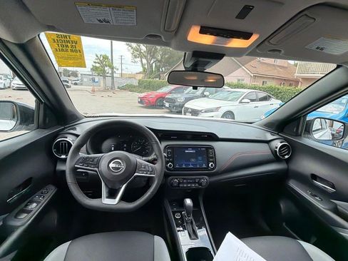 Used 2023 Nissan Kicks SR w/ SR Premium Package FWD image 4