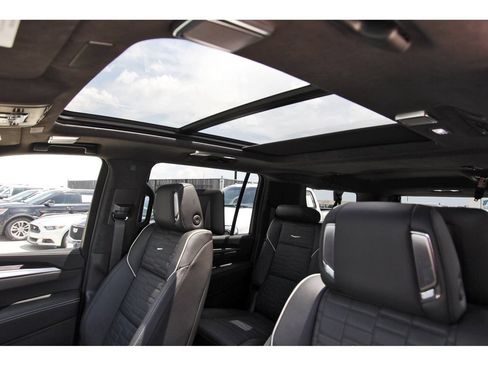 New 2026 Cadillac Escalade ESV Platinum Sport w/ LPO, ONYX Package AWD/4WD image 24