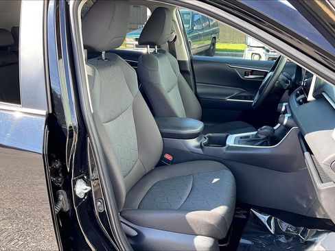 Used 2025 Toyota RAV4 XLE AWD/4WD image 9