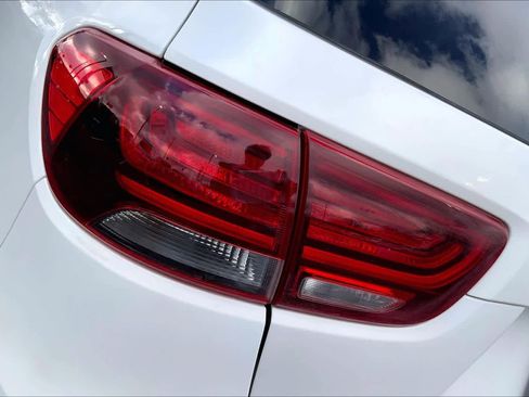 Used 2020 Kia Sorento LX V6 image 27