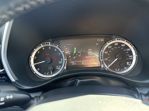 Used 2023 Toyota Highlander XLE image 28