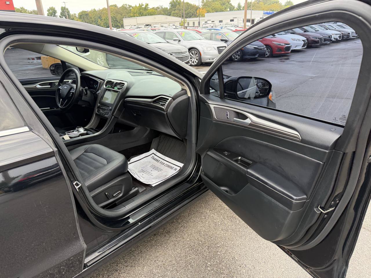 Used 2017 Ford Fusion SE w/ Fusion SE Technology Package FWD image 9