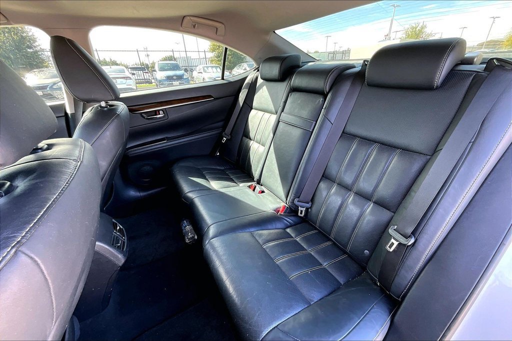 Used 2016 Lexus ES 350 w/ Luxury Package w/Wood Trim FWD image 31