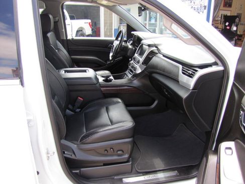 Used 2020 GMC Yukon XL SLT AWD/4WD image 8