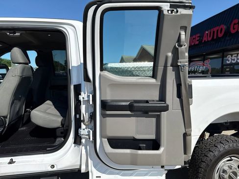 Used 2017 Ford F250 XL w/ Power Equipment Group AWD/4WD image 33