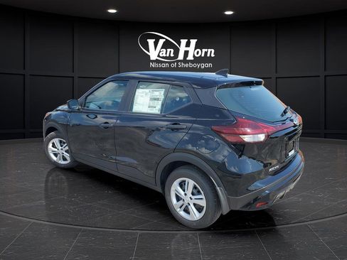 New 2025 Nissan Kicks Play S image 3