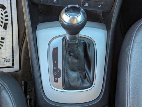 Used 2018 Audi Q3 2.0T Premium image 12