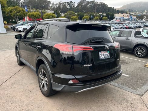Used 2018 Toyota RAV4 XLE w/ Plus Extra Value Package FWD image 5