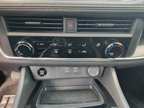 Used 2024 Nissan Rogue S FWD image 18