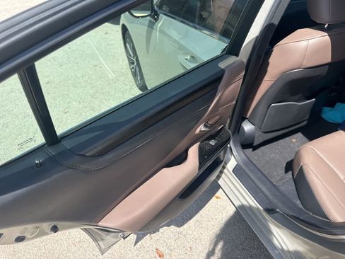 Used 2024 Lexus ES 350 w/ Premium Package image 17