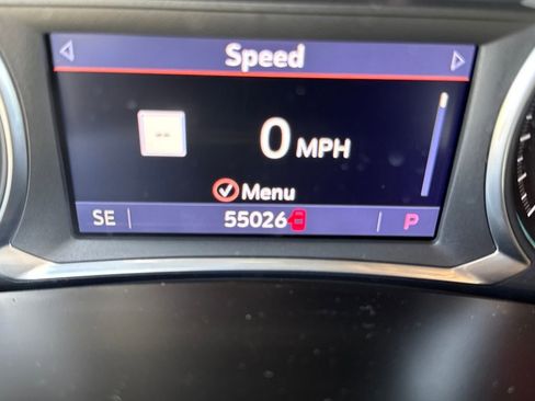 Used 2022 Chevrolet Equinox RS w/ RS Leather Package image 25