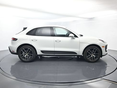 Certified 2025 Porsche Macan AWD/4WD image 16