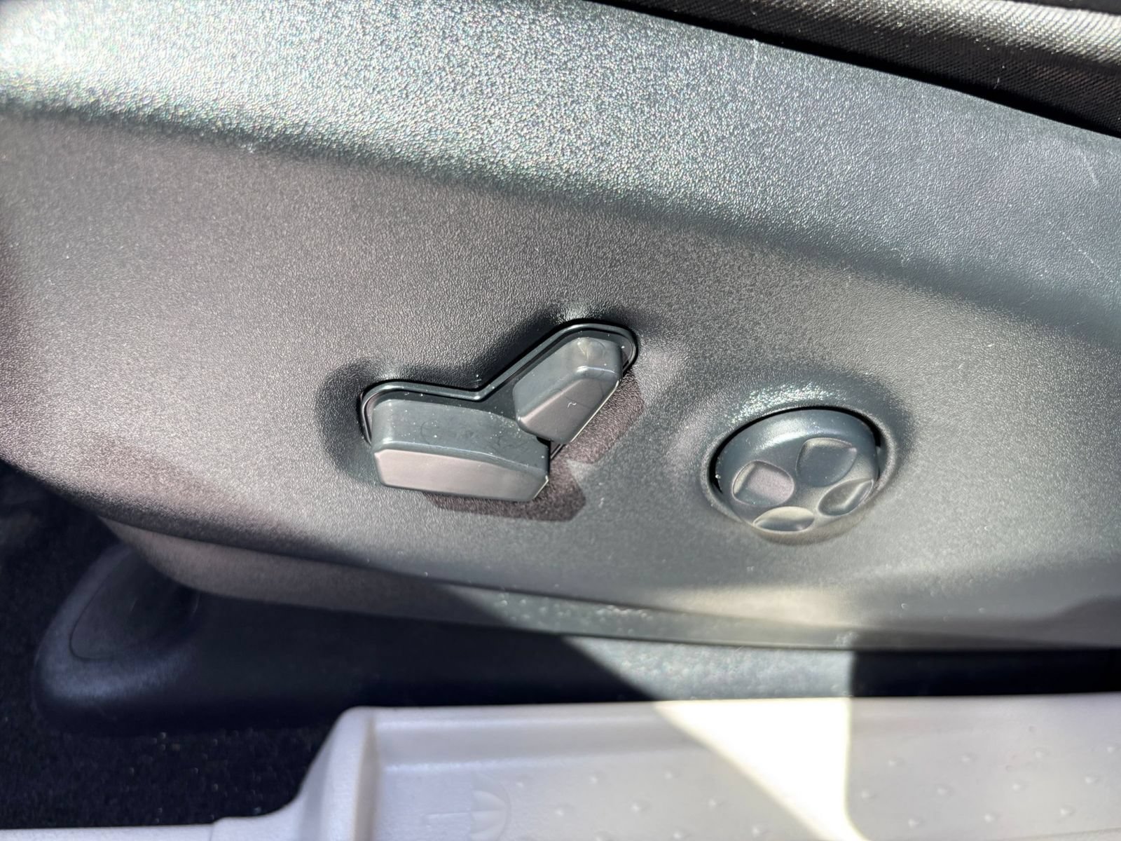 Used 2024 Chrysler Pacifica Touring-L FWD image 21