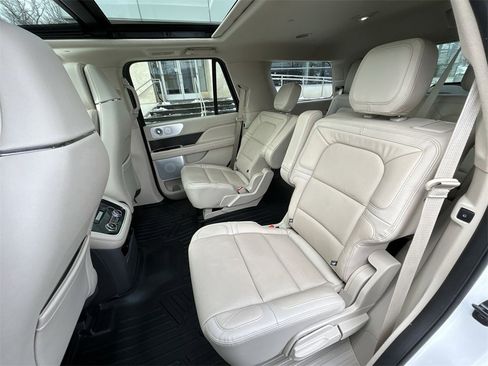 Used 2021 Lincoln Navigator Reserve w/ Luxury Package image 23