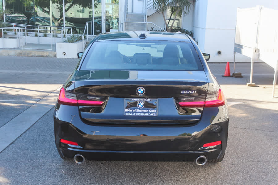 Used 2023 BMW 330i Sedan w/ Convenience Package RWD image 6