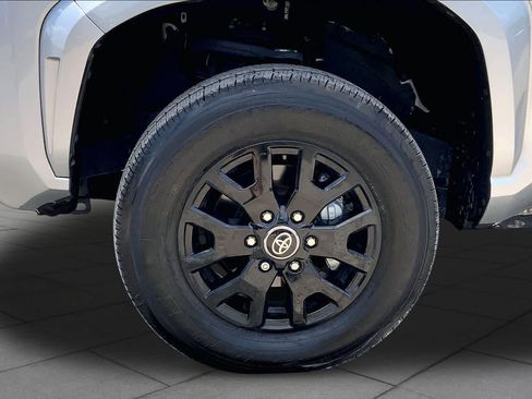 Used 2025 Toyota Tacoma SR5 AWD/4WD image 11