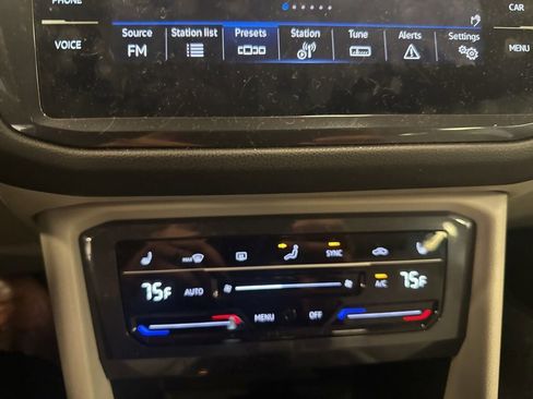 Used 2022 Volkswagen Tiguan SE image 23