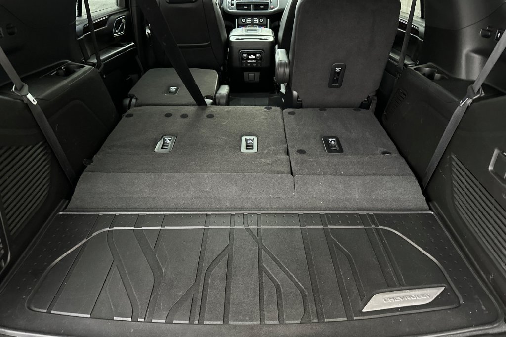 Used 2023 Chevrolet Tahoe Z71 w/ Luxury Package AWD/4WD image 22