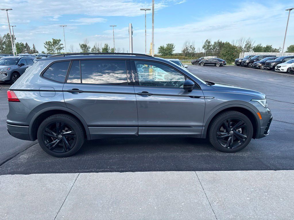 Used 2024 Volkswagen Tiguan SE R-Line w/ MDO Package, Two-Row AWD/4WD image 13