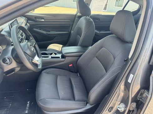 Used 2024 Nissan Altima 2.5 SV FWD image 8