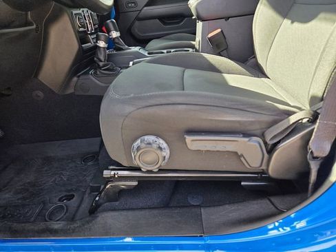 Used 2021 Jeep Wrangler Unlimited Sahara image 28