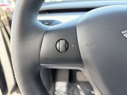 Used 2021 Tesla Model Y Long Range image 8