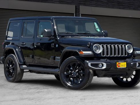Used 2025 Jeep Wrangler Unlimited Sahara AWD/4WD image 2
