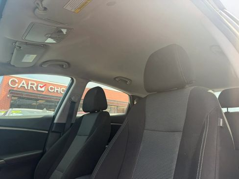 Used 2016 Hyundai Elantra GT FWD image 9