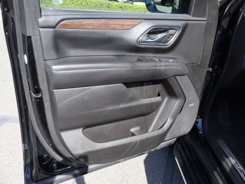 Used 2022 Chevrolet Tahoe High Country AWD/4WD image 17