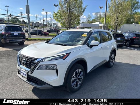 Used 2023 Nissan Rogue SV image 1