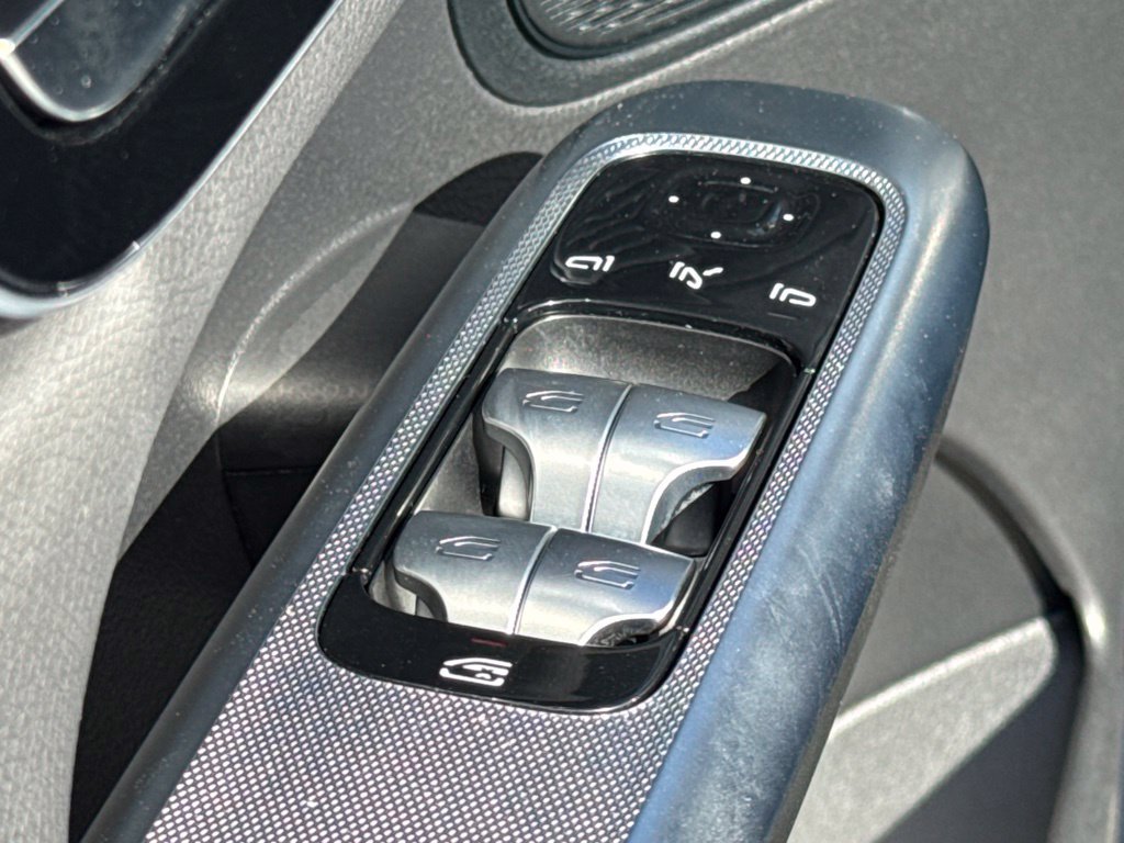 Used 2025 Mercedes-Benz GLC 350e 4MATIC image 21