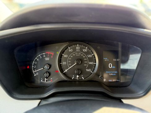 Used 2021 Toyota Corolla L image 12