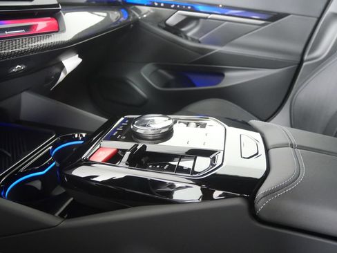 New 2027 BMW M5 Touring AWD/4WD image 23