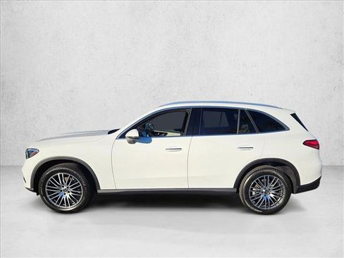 Used 2024 Mercedes-Benz GLC 300 4MATIC image 9