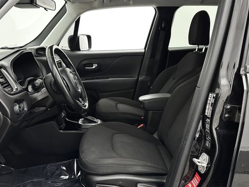 Used 2018 Jeep Renegade Altitude image 11