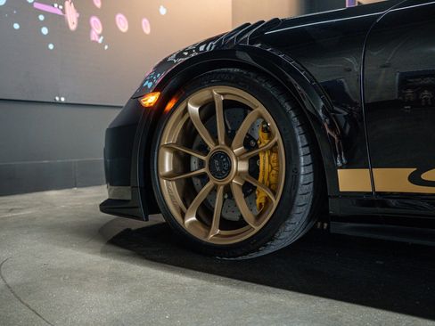 Used 2019 Porsche 911 GT3 RS w/ Weissach Package RWD image 16