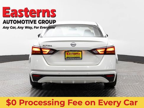 Used 2025 Nissan Altima 2.5 SV FWD image 6
