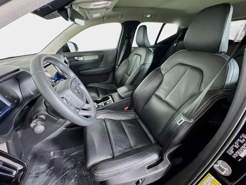 Used 2023 Volvo XC40 B5 Ultimate w/ Protection Package Premier image 12