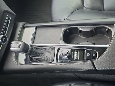 Used 2021 Volvo XC90 T5 Momentum w/ Protection Package Premier FWD image 26