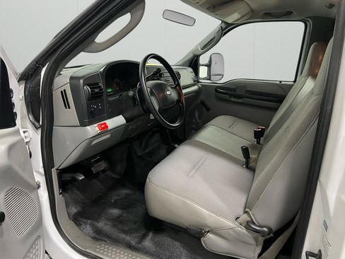 Used 2007 Ford F450 2WD Regular Cab Super Duty image 19